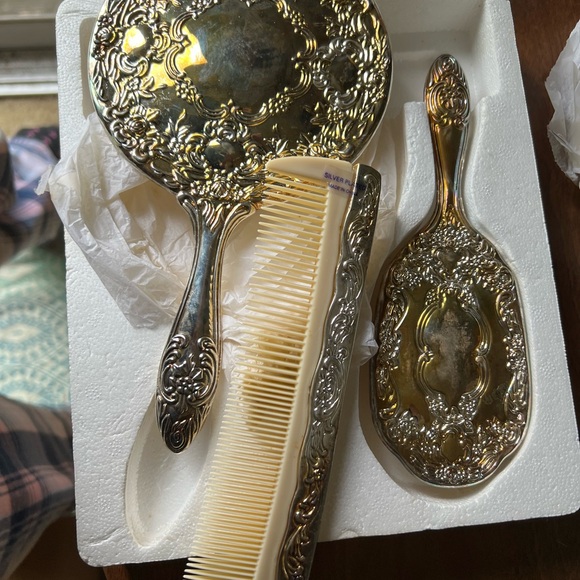 VINTAGE INTERNATIONAL SILVER COMPANY GROOMING KIT (x2)!!! - Picture 8 of 9